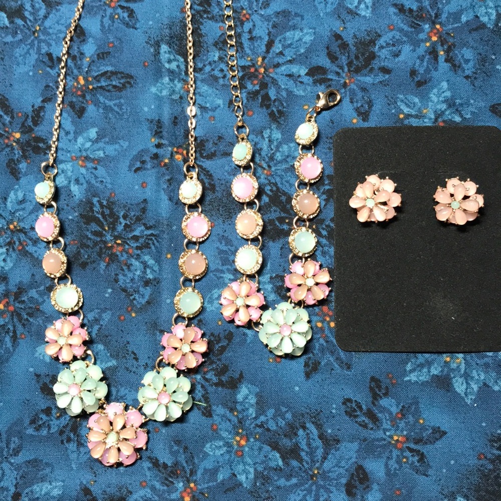 Floral necklace, bracelet, earrings set